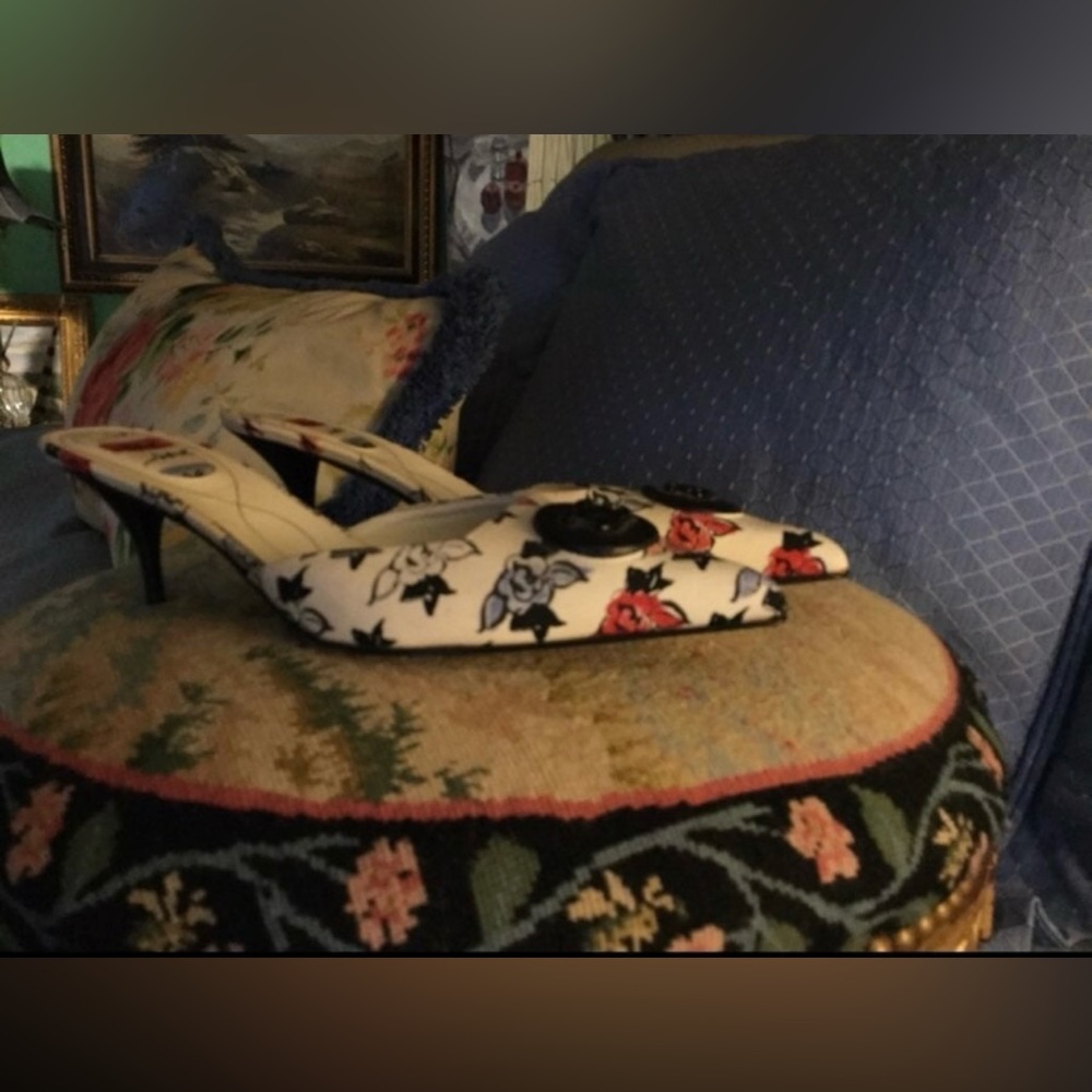 Chanel Summer Mules 39 // US 8.5